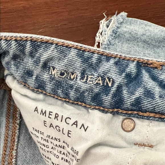 American Eagle Women’s Ultra-Distressed Strigid Mom Jeans - Picture 4 of 5